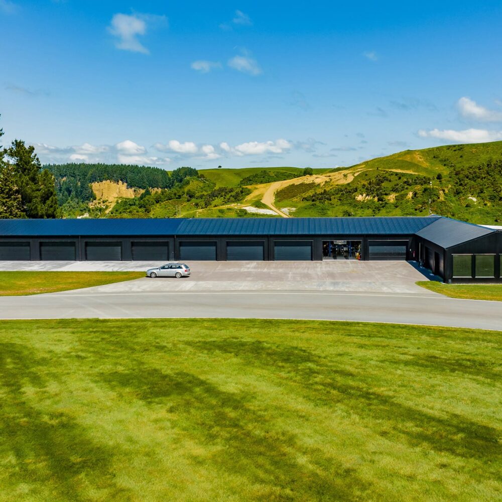 rodin_cars_pit_lounge_and_garaging